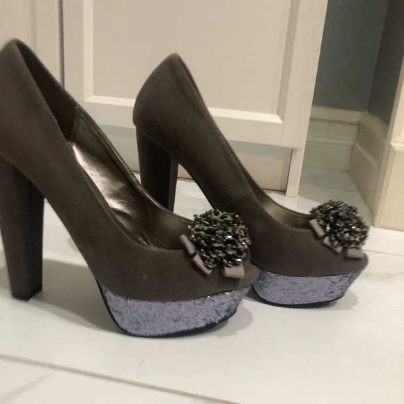 Like NEW! Aldo Glittery Peep Toe Platform Heels - Picture 7 of 12